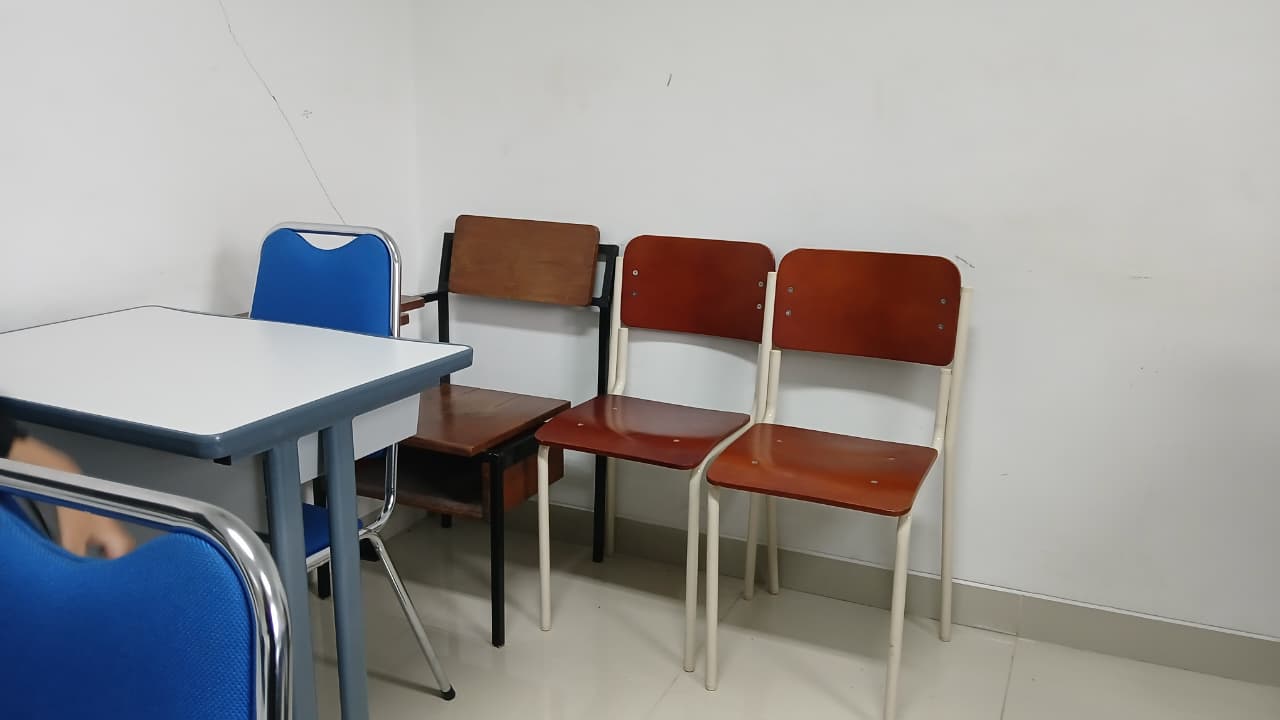 Kelas Penuh, Kenyamanan Lantas Hilang: Suara Dari Ruang Perkuliahan