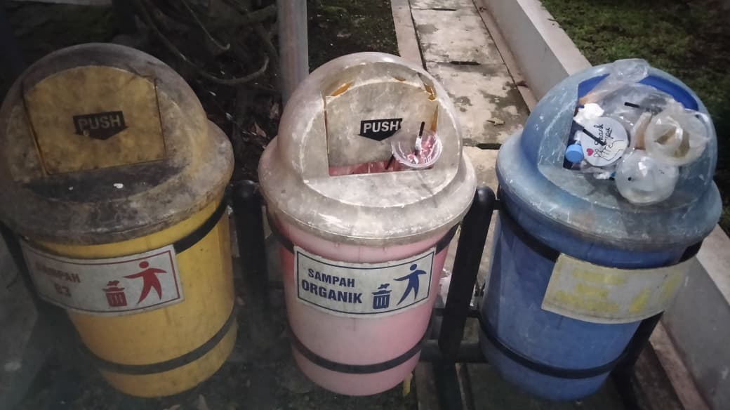 Di Balik Label Green Campus, Ada Tempat Sampah yang Tak Terurus